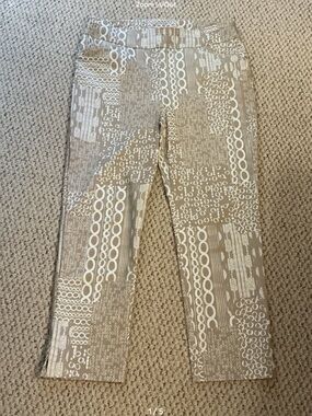 Chico ankle pant. Size 2 (reg 12). NWOT